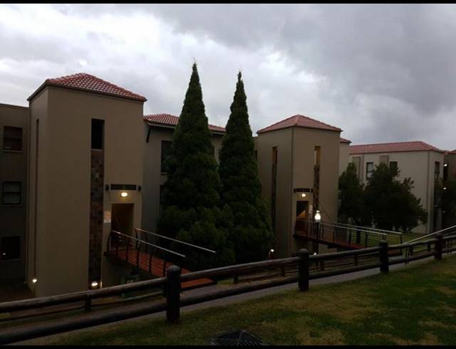 2 BEDROOM APARTMENT FOR SALE IN VANDERBIJLPARK SW 5